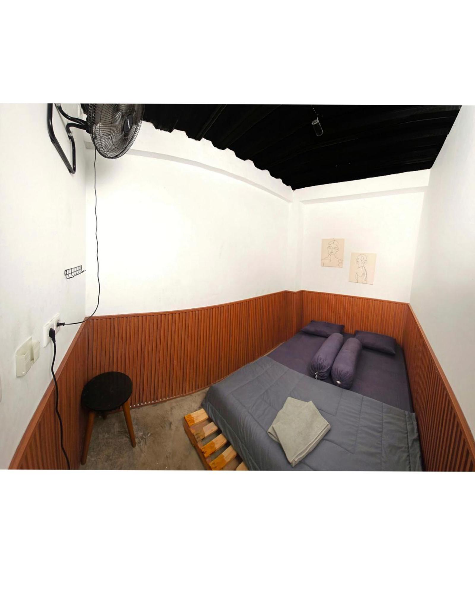 Cilacap Guest House Esterno foto